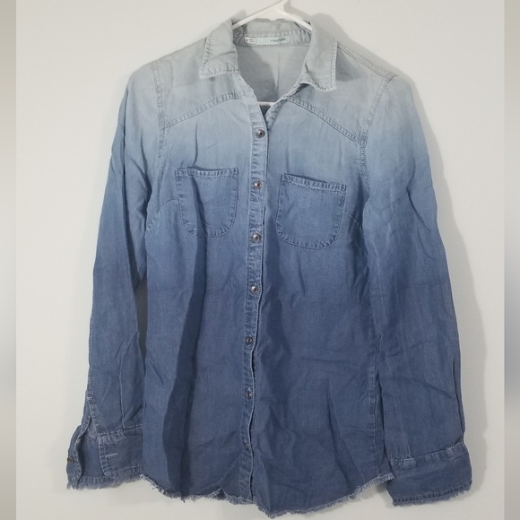 Maurices Ombre Jean Button Up Blouse. Super Soft! Bottom & Cuff Fringe. Size XS. - Picture 1 of 9